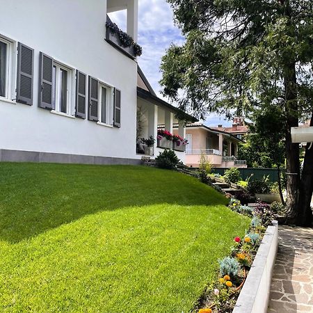 B&B Villa Tersius トレッツァーノ・スル・ナヴィーリオ エクステリア 写真