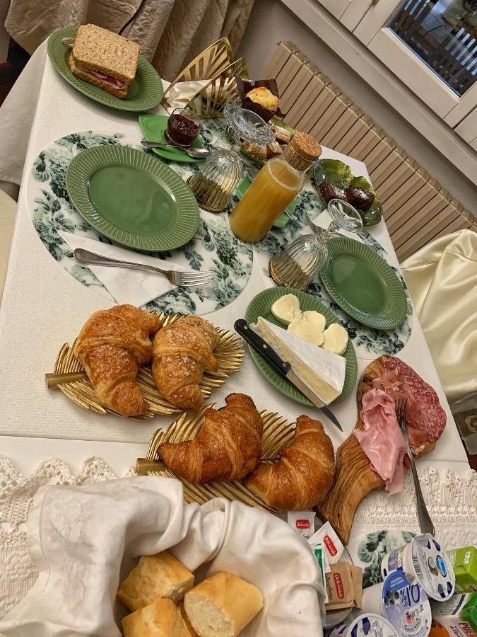 B&B Villa Tersius トレッツァーノ・スル・ナヴィーリオ エクステリア 写真