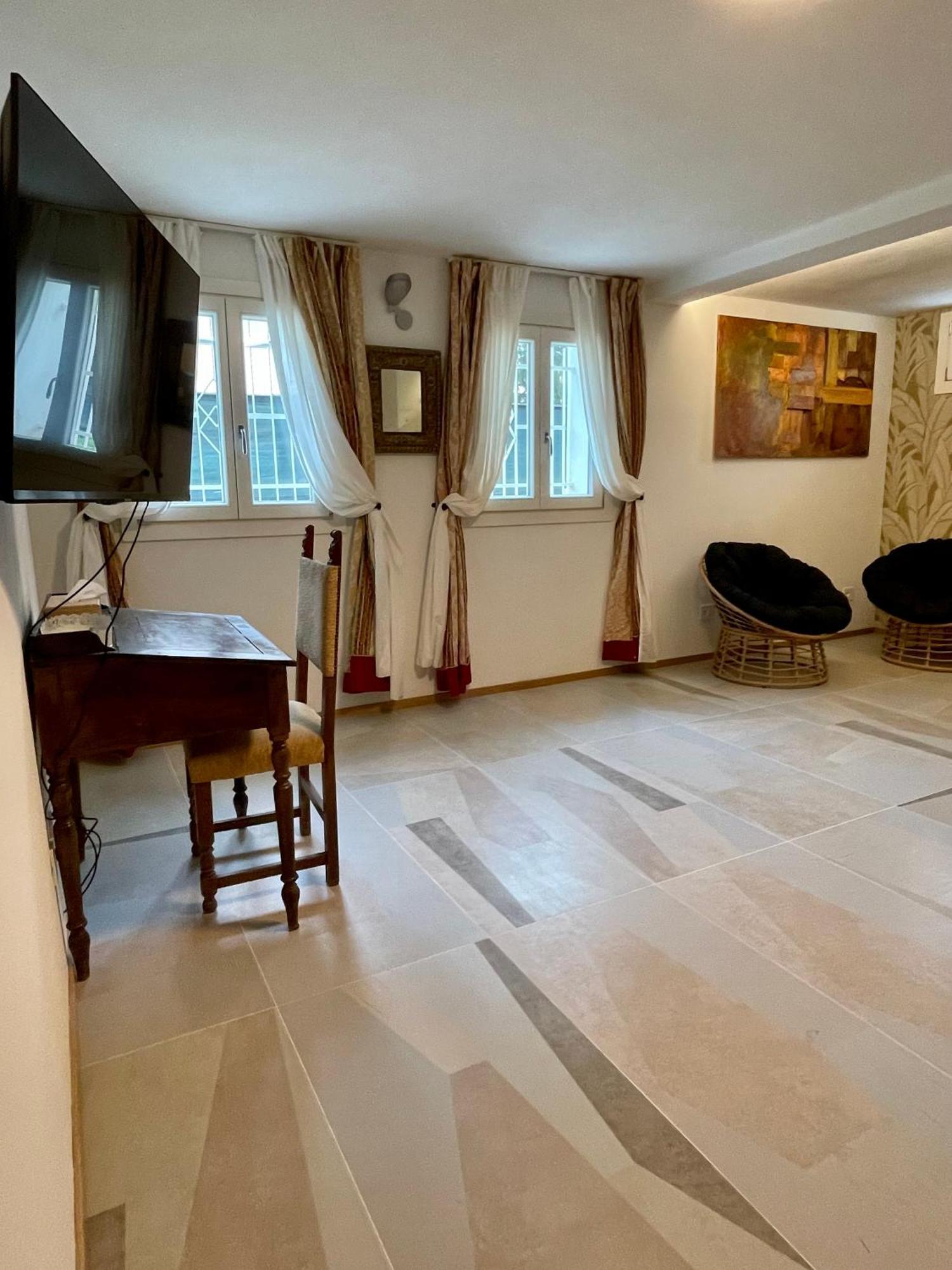 B&B Villa Tersius トレッツァーノ・スル・ナヴィーリオ エクステリア 写真